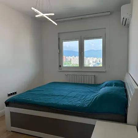 Cityscape Penthouse Apartment *